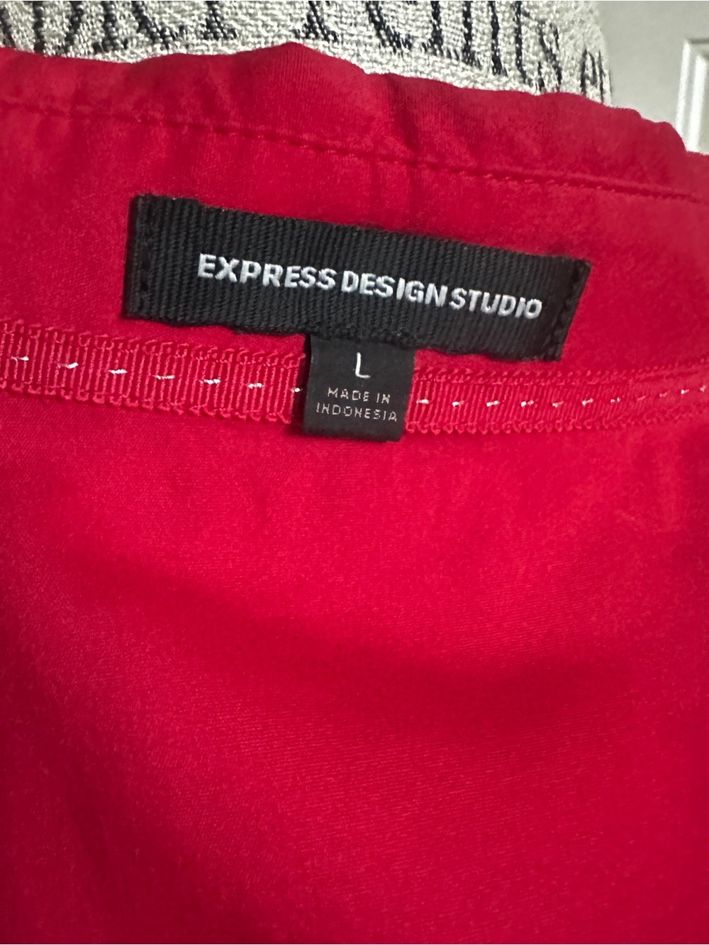 Express Red Top - Picture 8 of 8